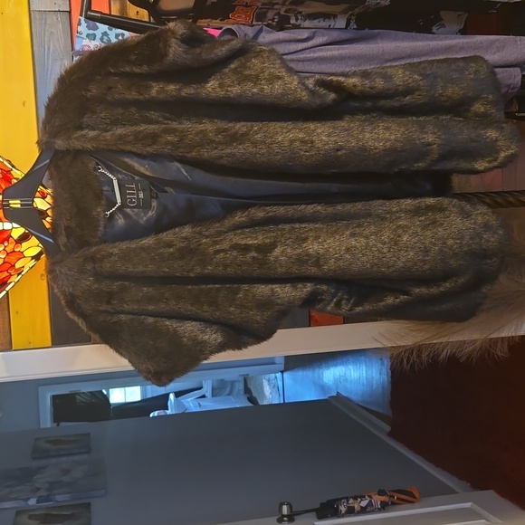 GILI Faux Fur Vest     ✨️ PRE LOVED✨️ - Picture 9 of 9